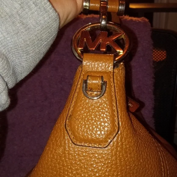 🚨 SOLD🚨Michael Kors pebble leather shoulder bag/ hobo bag and matching wallet - Picture 3 of 15